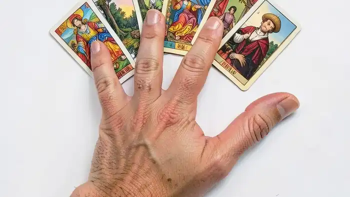 Расклад Таро "рука судьбы" кто мой суженый — схема позиций с картами и их символами
