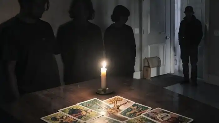 Расклад Таро "цыганский" на депрессию: 9 позиций карт, раскрытых в форме креста, символизирующих глубокий внутренний процесс исцеления